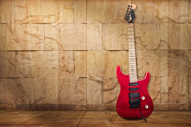 rode elektrische gitaar - Foto, afbeelding