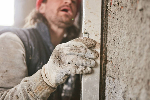 Real construction worker making a wall inside the new house. - Фото, зображення