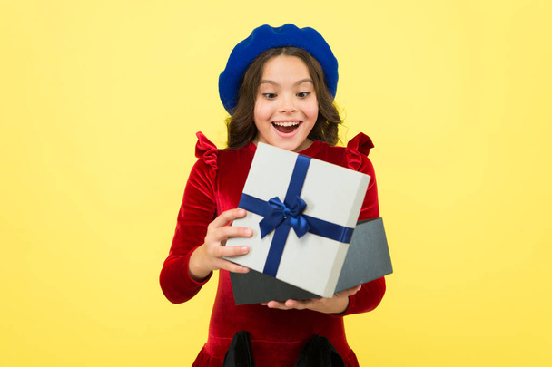 Real happiness. school fall season. surprised small girl with present box. small girl hold holiday gift. happy birthday. boxing day. parisian girl in french beret go shopping. autumn fashion - Foto, immagini
