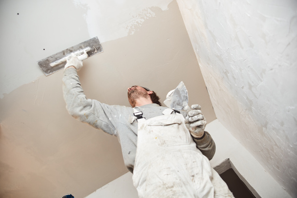 Worksman plâtrage murs de gypse à l'intérieur de la maison
. - Photo, image