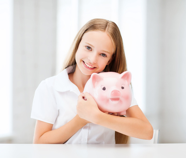 Child with piggy bank - Foto, Imagen