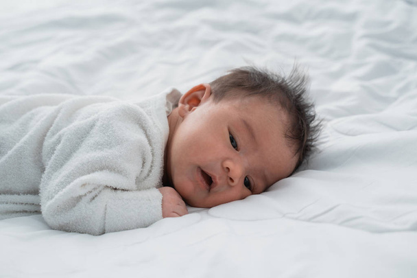 infant newborn baby on white bed - Фото, изображение