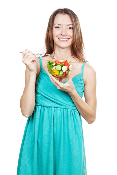 γυναίκα, κρατώντας την πλάκα από φρέσκα λαχανικά - Φωτογραφία, εικόνα