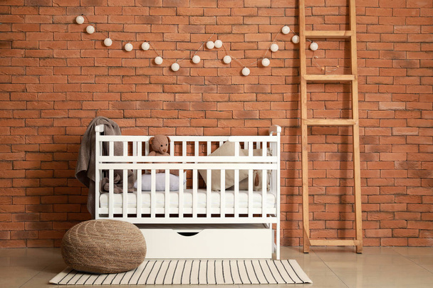 Beşikli modern bebek odasının içi - Fotoğraf, Görsel