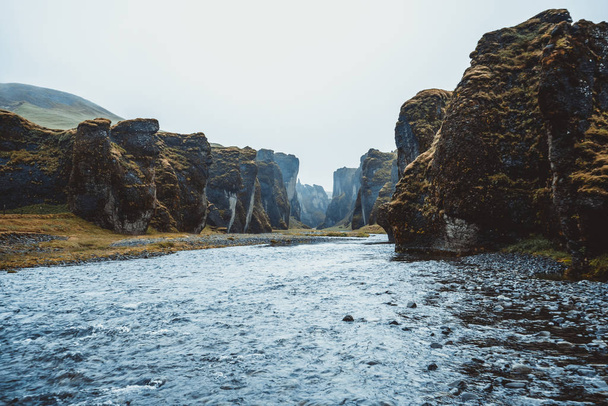 アイスランドのFjadrgljufurのユニークな風景. - 写真・画像
