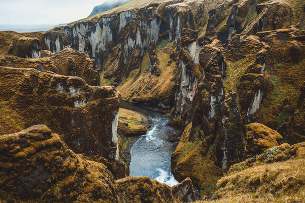 Egyedülálló táj Fjadrargljufur Izlandon. - Fotó, kép