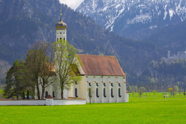 église historique St. Coloman en Bavière ville voisine Fuessen
 - Photo, image