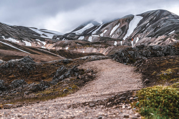 A Landmanalaugar felé vezető út Izland hegyvidékein. - Fotó, kép