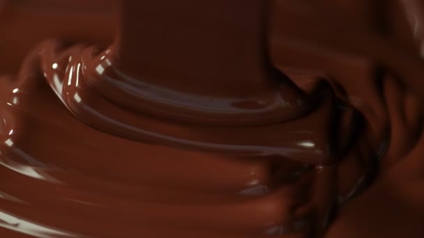 Super cámara lenta de verter chocolate caliente oscuro. Filmado con cámara de cine de alta velocidad, 1000fps. - Metraje, vídeo