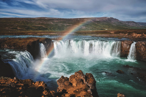 A cachoeira Godafoss no norte da Islândia
. - Foto, Imagem