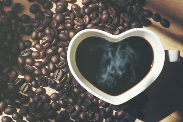 Kuppi kahvia kahvipavun kanssa
  - Valokuva, kuva
