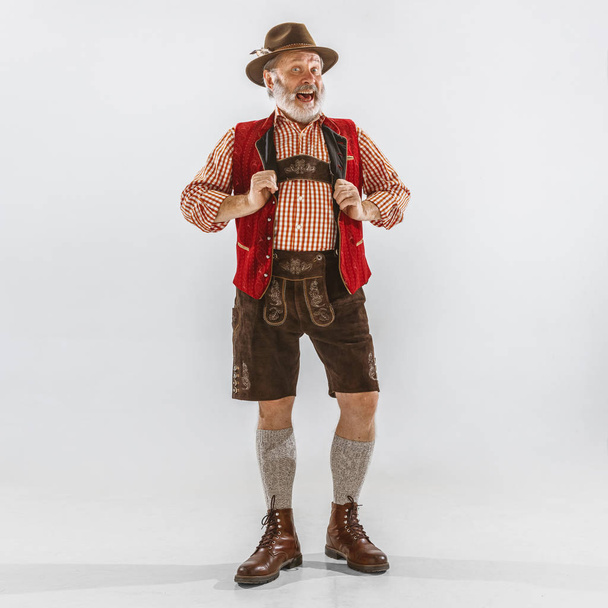 Portrait of Oktoberfest man, wearing the traditional Bavarian clothes - Foto, Bild