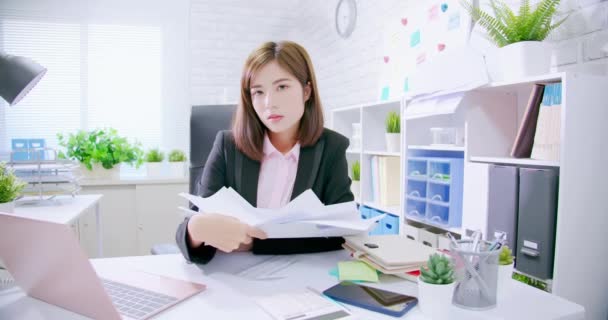 business woman throw documents - Video