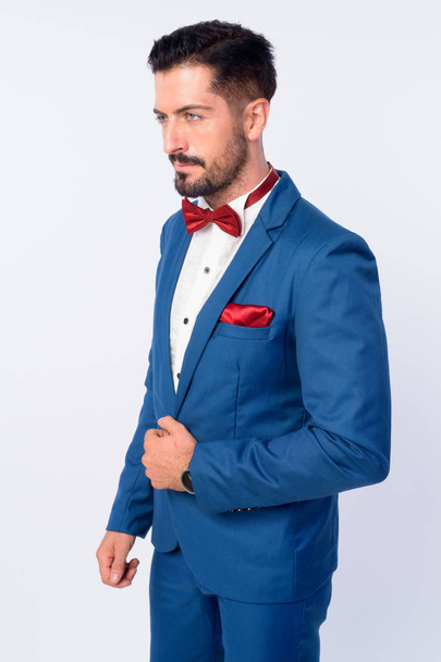 Portret młodego przystojnego Brodatego biznesmena w niebieskim kolorze - Zdjęcie, obraz