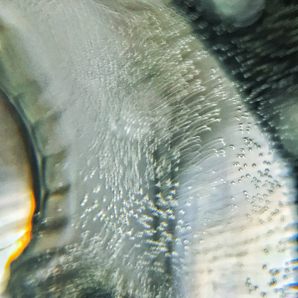 Абстрактный снимок пузырьков воздуха в воде
 - Фото, изображение