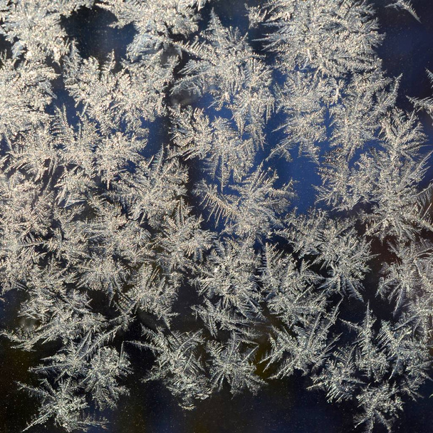 Макрос сніжинки мороз на скляній панелі вікна
 - Фото, зображення