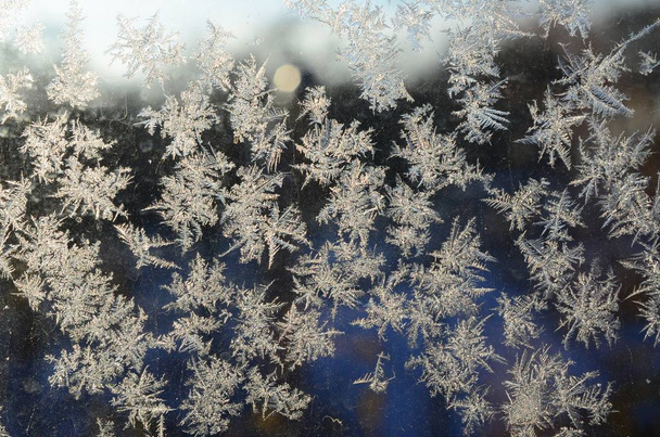 Макрос сніжинки мороз на скляній панелі вікна
 - Фото, зображення