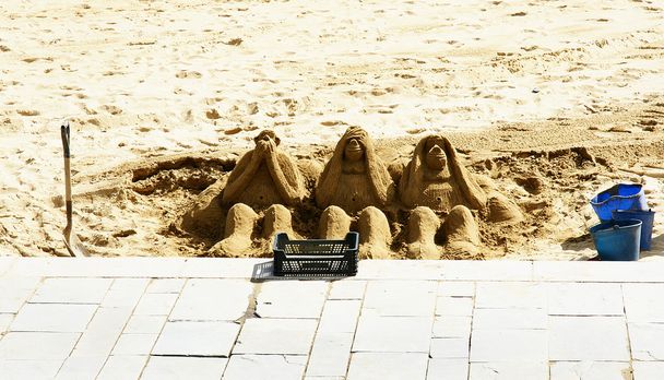 rzeźby z piasku na plaży - Zdjęcie, obraz