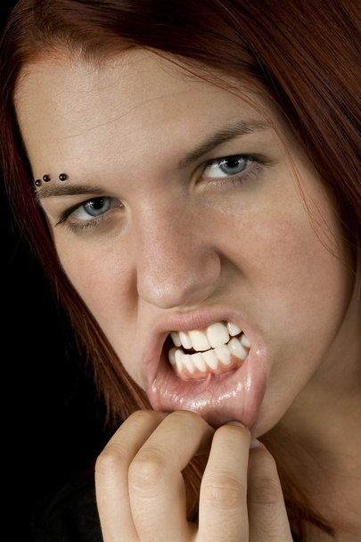 meisje toont haar tanden - Foto, afbeelding
