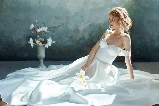 Luxurious white wedding dress on the girl's body. New collection - Foto, imagen