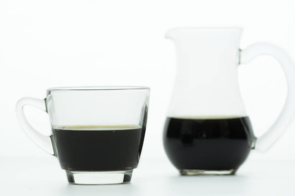 Tasse Kaffee auf weißem Hintergrund - Foto, Bild