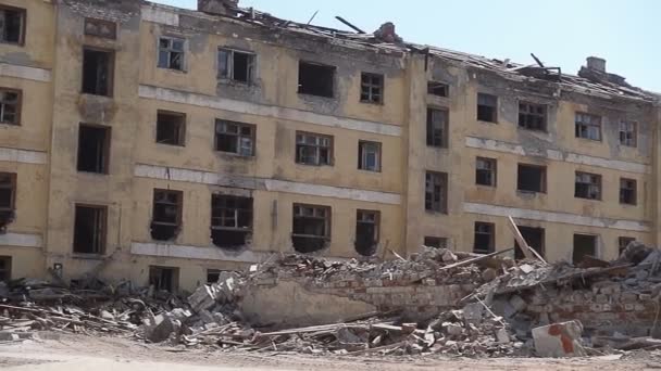 Το άδειο παλιό κτίριο καταστράφηκε - Πλάνα, βίντεο