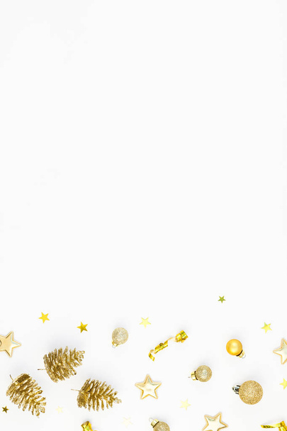 Рождественская композиция с золотым декором
 - Фото, изображение