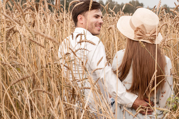 Love Story in a Wheat Field - Zdjęcie, obraz