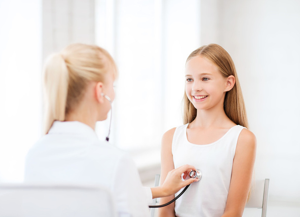 Doctor with stethoscope listening to the patient - Foto, Bild