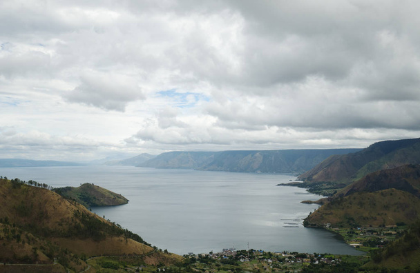 Vista do Lago Toba, Sumatra, Indonésia
 - Foto, Imagem