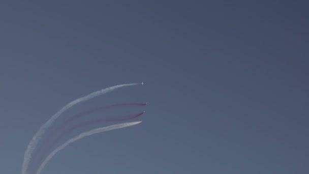 Авиационные команды ВВС Турции проводят сложные воздушные шоу в небе
. - Кадры, видео