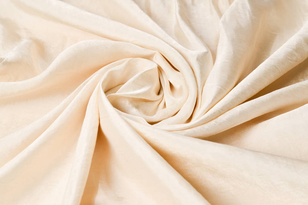 Fondo suave de tela de seda beige liso. Textura de tela.  - Foto, imagen
