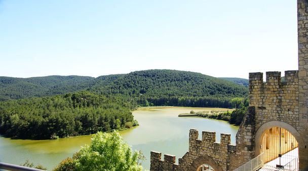 Embalse Foix desde el castillo de Castellet i la Gornal
 - Foto, Imagen