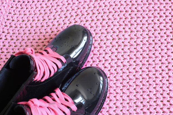 Bottes en caoutchouc pour femmes pour le temps pluvieux, grandes chaussures pour marcher sous la pluie pour les filles
  - Photo, image
