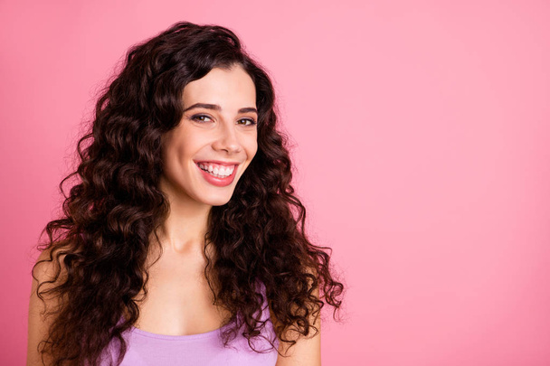 Close up photo of cheerful nice pretty charming girlfriend smiling into camera showing her cheerfulness while isolated with pink background - Foto, Imagem