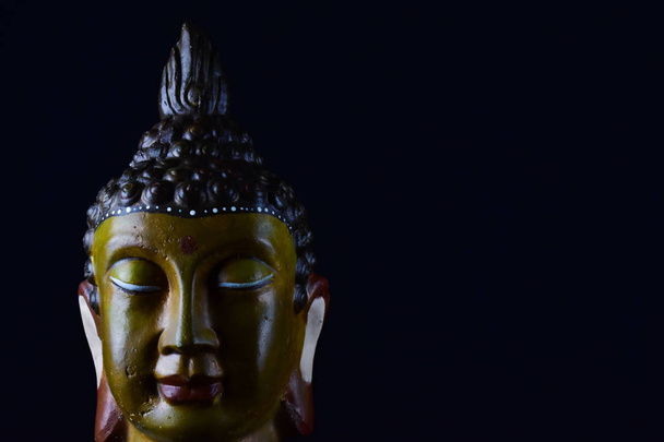 Buddha head with golden colors - Fotoğraf, Görsel