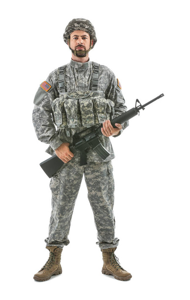 Soldat mit Sturmgewehr auf weißem Hintergrund - Foto, Bild