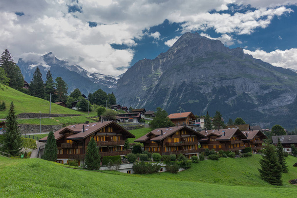 Hermoso tour de exploración por las montañas en Suiza. - Lauterbrunnen / Suiza
 - Foto, Imagen
