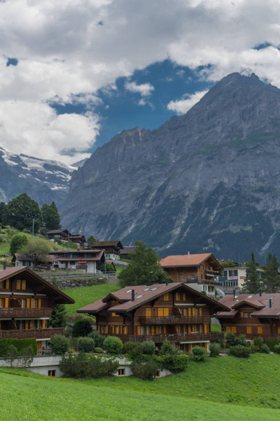 Hermoso tour de exploración por las montañas en Suiza. - Lauterbrunnen / Suiza
 - Foto, Imagen