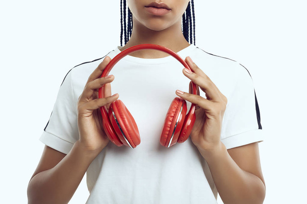 Mooie Afrikaanse tiener meisje met dreadlocks in Sportswear Lis - Foto, afbeelding