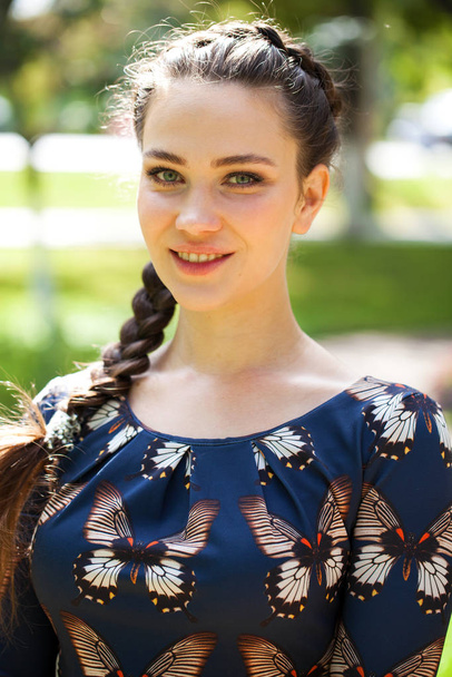 Portrait close up of young beautiful brunette woman - Foto, Imagem