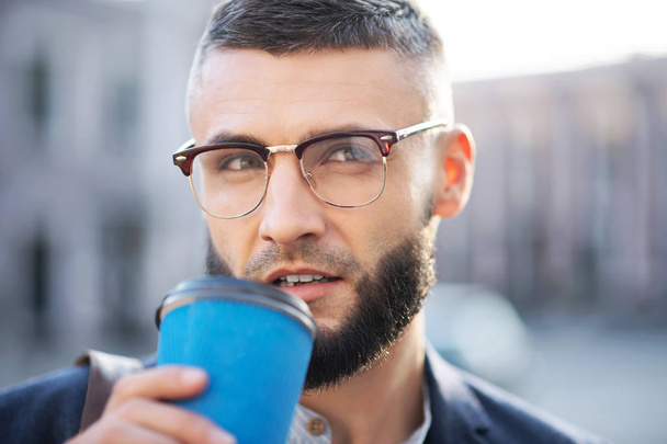 Office worker drinking coffee before entering office - Fotografie, Obrázek