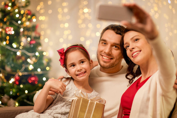 happy family with christmas present at home - 写真・画像