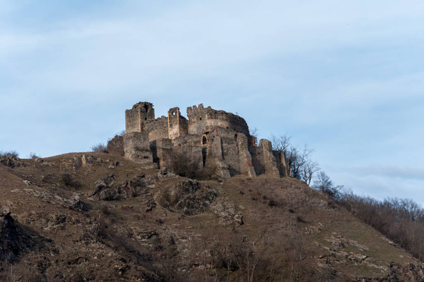 Вид на крепость Соймос - Фото, изображение