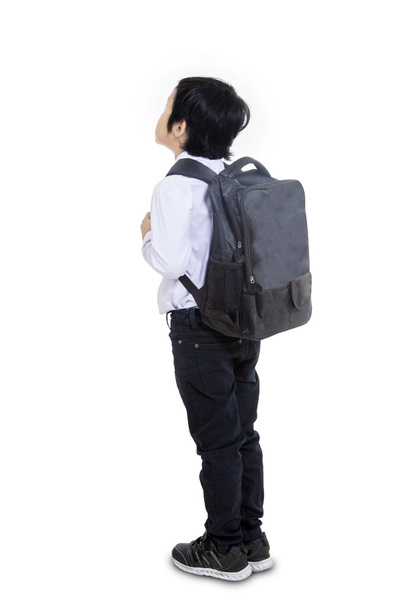 αγόρι επιχειρήσεις μεταφέρουν τσάντα από πίσω - απομονωμένες - Φωτογραφία, εικόνα