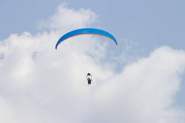 Paragliding in Oludeniz, Fethiye, Turkije - Foto, afbeelding