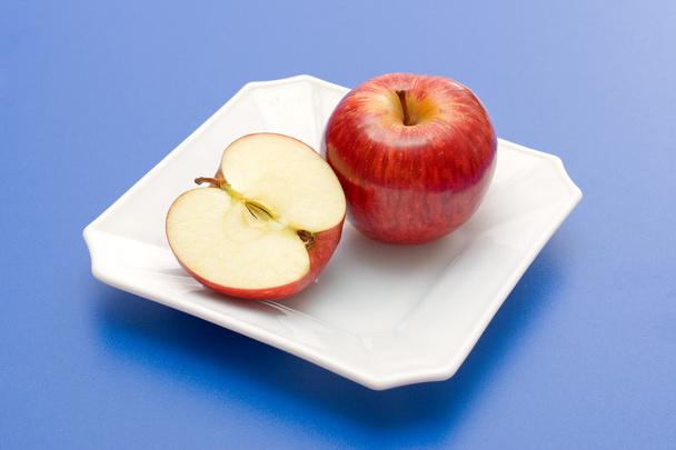 Half and whole apple - Foto, Bild