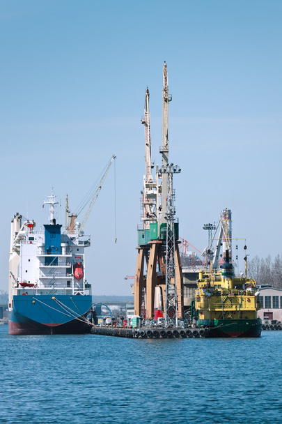 船と港のクレーン - 写真・画像