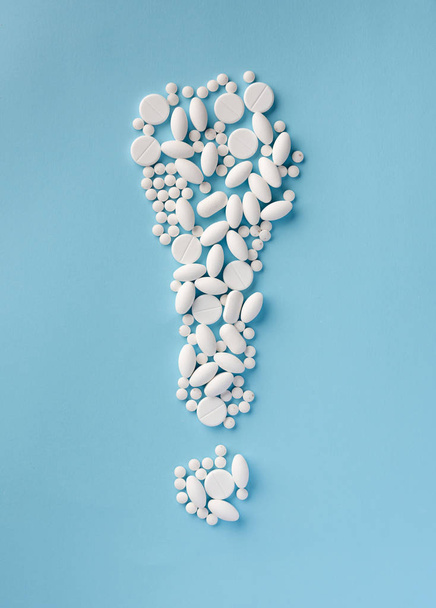 Exclamation mark made by pills, isolated on blue background. Flat lay. - Foto, Bild