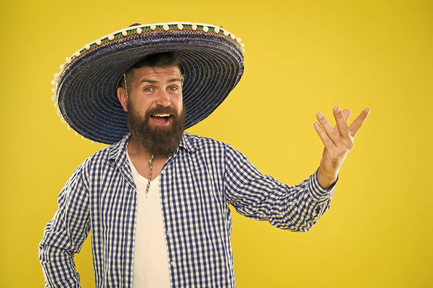 Bearded man. Male barber care. Mature hipster with beard. Confident and handsome Brutal man. Hair and beard care. Open and sociable. sombrero. mexico in look. mexican man with beard - Foto, Imagen